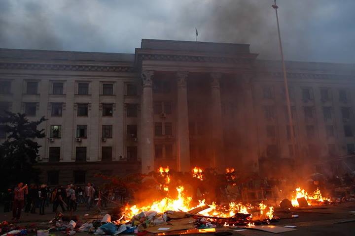 Brennendes Gewerkschaftshaus in Odessa am 2. Mai 2014