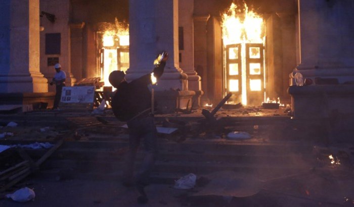 Brennendes Gewerkschaftshaus in Odessa am 2. Mai 2014